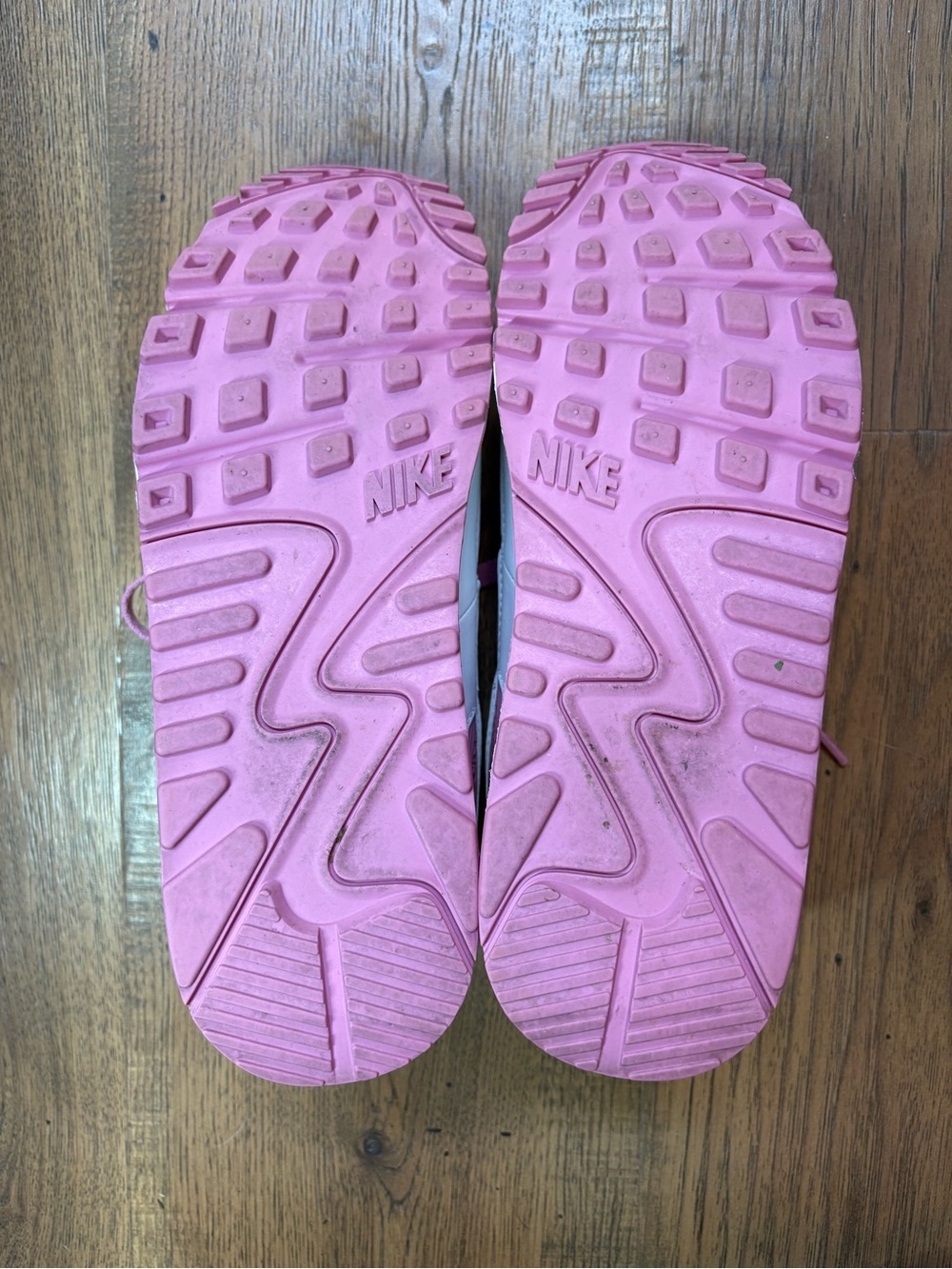 Nike Women’s Pink Air Max 90 - Picture 6 of 9